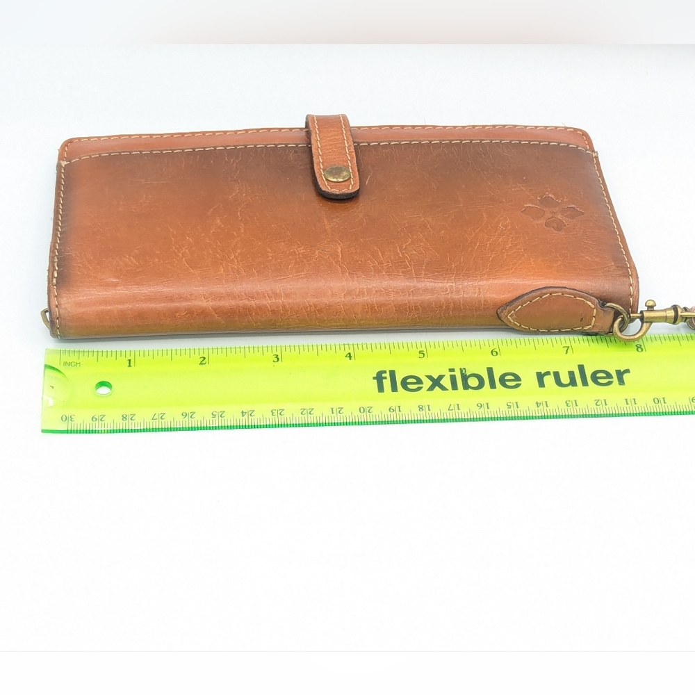 Patricia Nash Stylish Brown Gorgeous Leather Wristlet - Picture 2 of 10